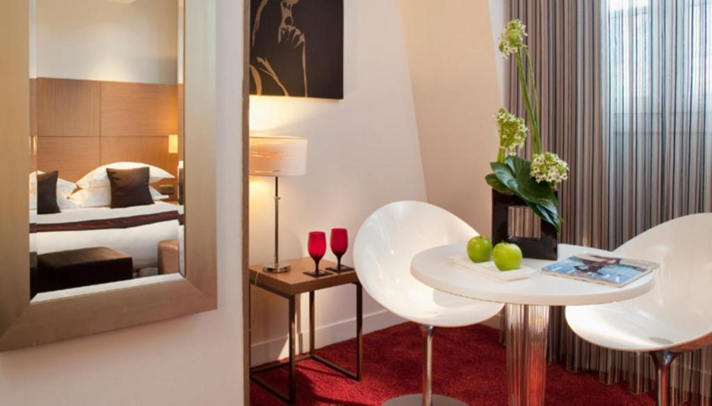 Villathena Paris Room photo